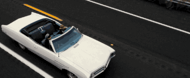 大疆传媒航拍电影《奔爱》,拍摄运动中的主体,无人机斜飞的同时摇